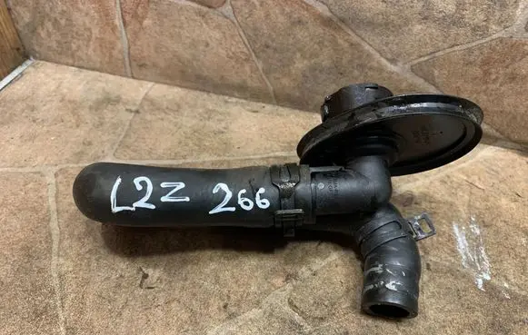 Mercedes-Benz C W204 Engine coolant pipe/hose A2048300196