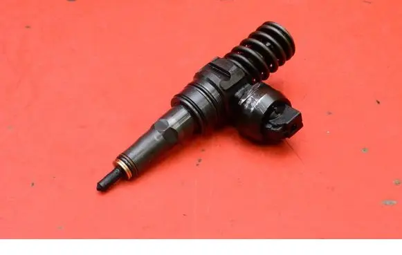 Volkswagen PASSAT B5.5 Fuel injector 038130073AL