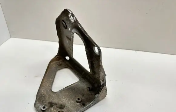 Audi A6 S6 C6 4F Fender mounting bracket 4F0821135 A1M008S109