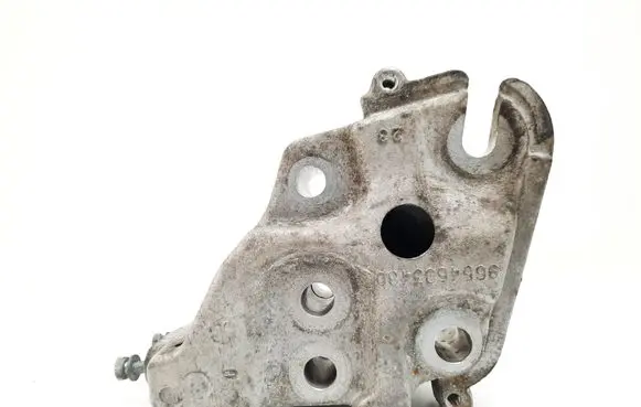Peugeot 4007 Engine mounting bracket 9654603480