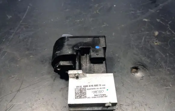 Volkswagen Crafter Coolant level relay 