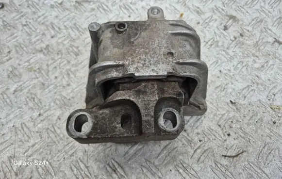 Volkswagen Golf Plus Engine mount bracket 1K0199262CG