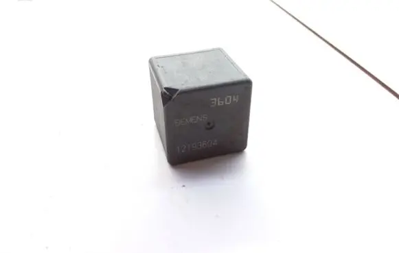 Opel Sintra Hazard warning light relay 12193604