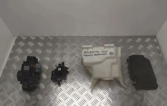 Mercedes-Benz C W205 Fuse box set A2139065706