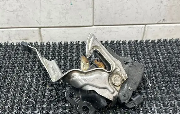 Honda Jazz IV GR Engine bonnet/hood lock/catch