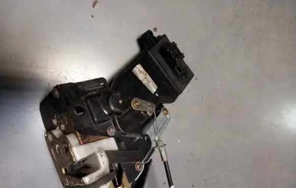 Mazda 6 Front door lock B15-SPL-R
