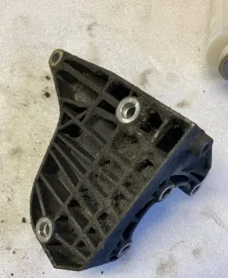 BMW 3 E90 E91 Power steering pump mounting bracket 7794455 120868