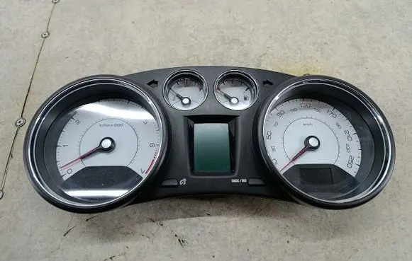 Peugeot 308 Speedometer (instrument cluster) 9666642480