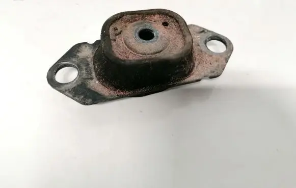 Nissan Micra Engine mount bracket