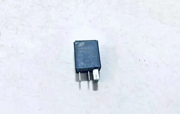 Volkswagen Golf V Other relay 7M0951253C 95vw10k705ea