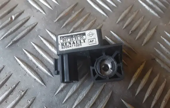 Renault Scenic II - Grand scenic II Airbag deployment crash/impact sensor 601298200 8200411025