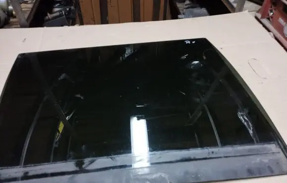 Chrysler Pacifica Rear door window glass