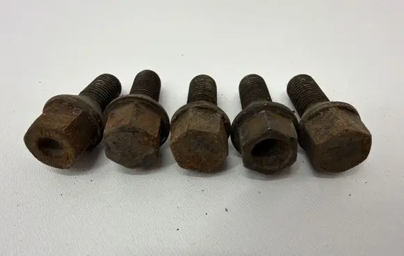 BMW 5 E60 E61 Nuts/bolts
