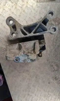 Ford Explorer Engine mount bracket DB536F020AC
