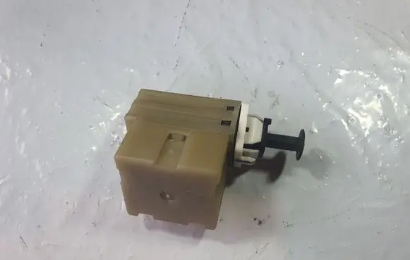 Chrysler Town & Country V Brake pedal sensor switch 04671338AB