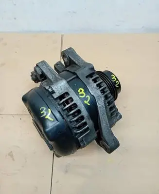 Toyota Corolla Verso E121 Generator/alternator 27060-47150