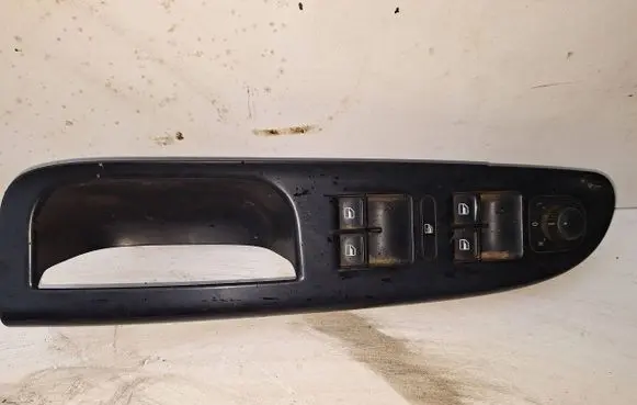 Volkswagen PASSAT B6 Electric window control switch 3C1867171B