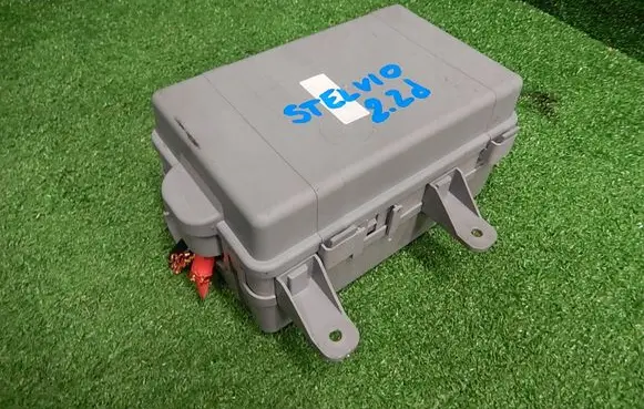 Alfa Romeo Stelvio Relay mounting block 