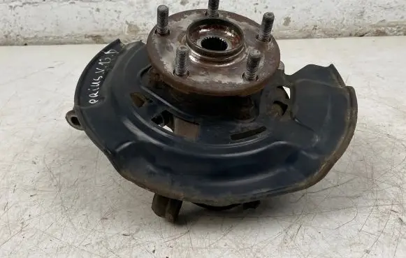 Toyota Prius+ (ZVW40) Front wheel hub
