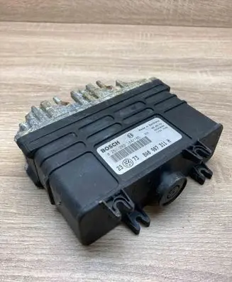 Volkswagen Golf III Engine control unit/module ECU 8A0907311H 0261203184