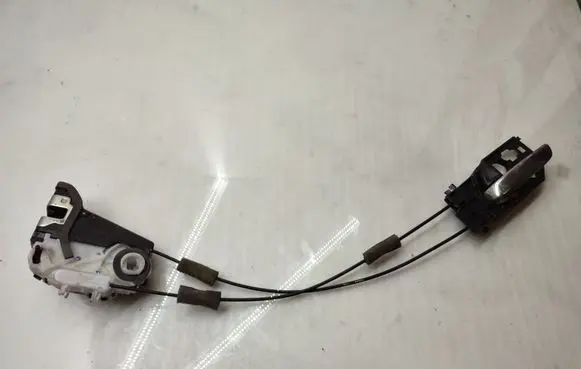 Honda HR-V Rear door lock M8514120M2