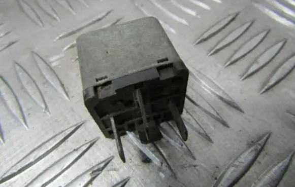 BMW 5 E34 Other relay 00351005 003510-05