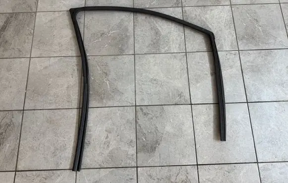 Volkswagen Amarok II Rubber seal front door window/glass N1WBE21511AE