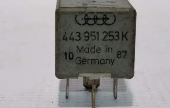 Audi A6 S6 C4 4A Other relay 443951253K