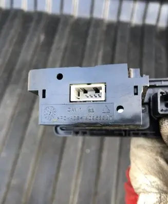 Land Rover Evoque I AUX in-socket connector 30657961 40358387