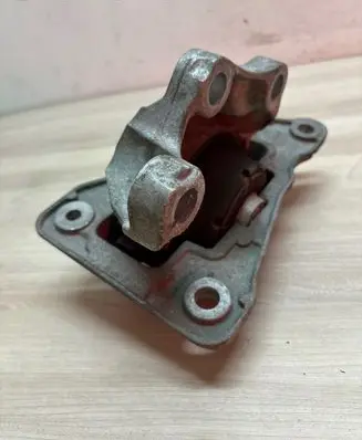 Engine mount bracket