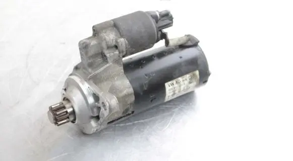 Volkswagen PASSAT B7 Starter motor 02E911024A