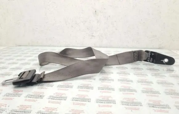 Middle seatbelt (rear)
