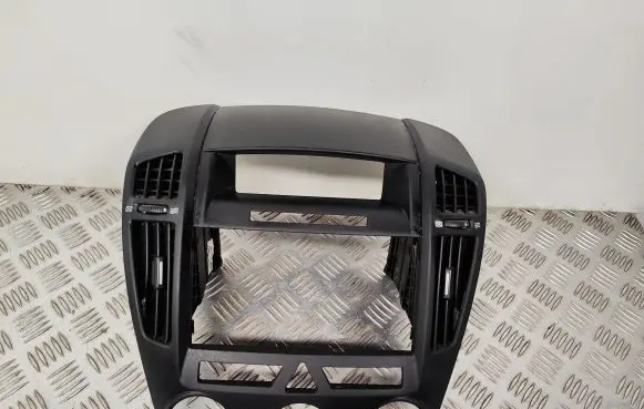 KIA Ceed Dash center air vent grill 847401H010