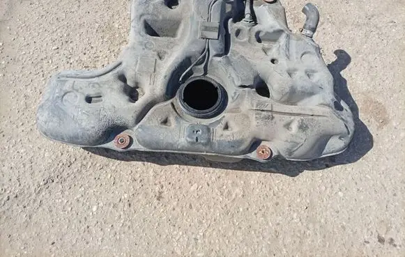 Toyota Avensis T270 Fuel tank 77001050503