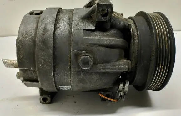Renault Megane I Air conditioning (A/C) compressor (pump) 7700103536