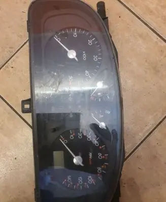Renault Laguna II Speedometer (instrument cluster) 8200218867 501018560077 7NNM0Z53