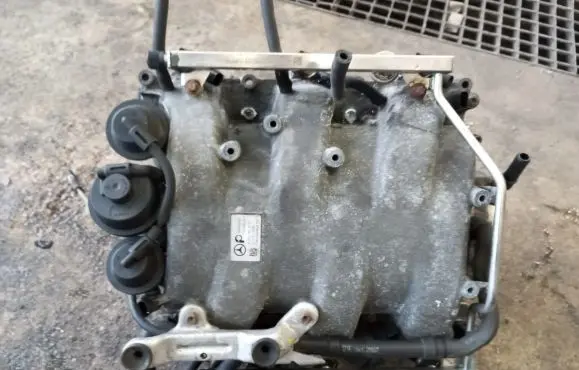 Mercedes-Benz CLS C219 Intake manifold A2721402401