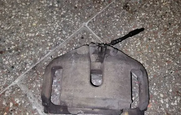 BMW 7 F01 F02 F03 F04 Front brake caliper