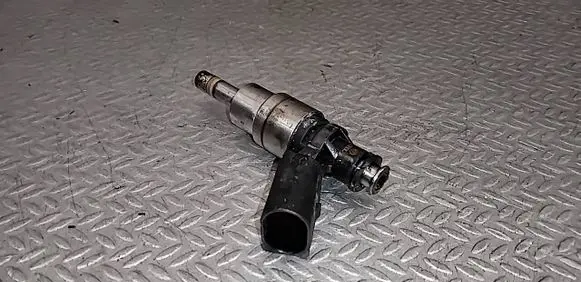 Volkswagen PASSAT B6 Fuel injector 0261500014