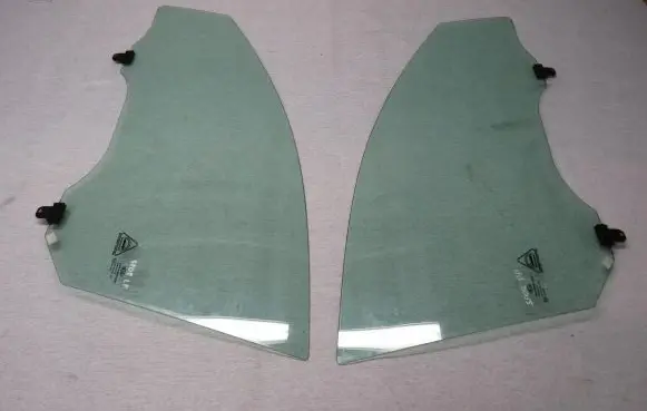 KIA Sportage Front door window glass four-door