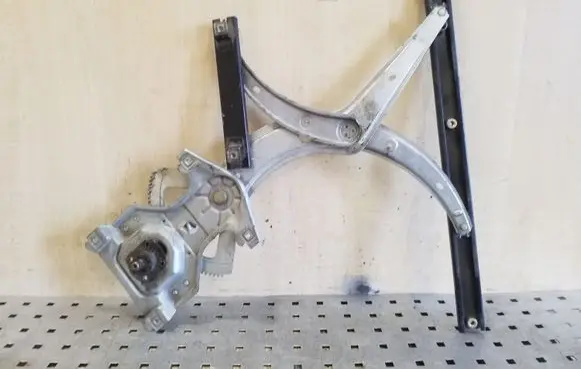 Volkswagen PASSAT B4 Front door manual window regulator 3A0837402A