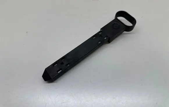 Headlight/headlamp mounting bracket