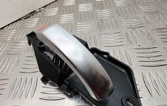 Loading door interior handle