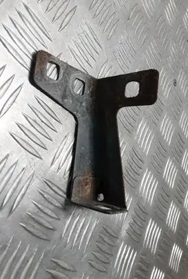 Fender mounting bracket