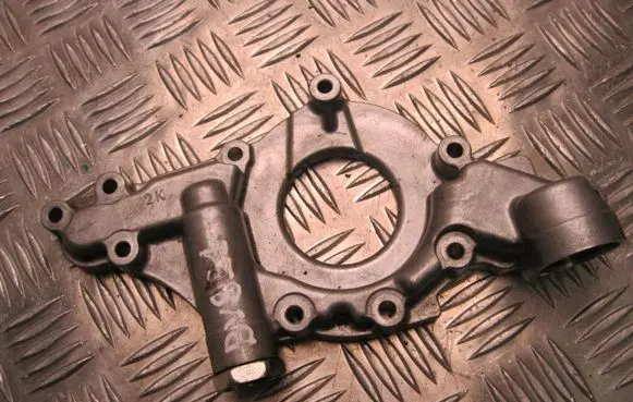 Engine mounting bracket