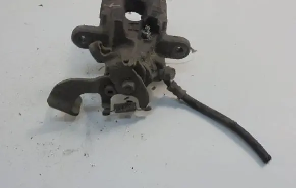Toyota Prius+ (ZVW40) Rear brake caliper 