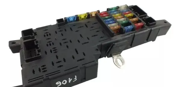 Volvo S60 Fuse module 8637841