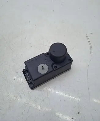 Volkswagen Golf III Central locking vacuum pump 1H0962257