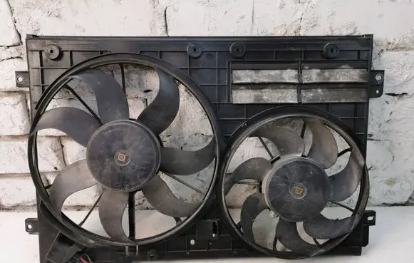 Volkswagen PASSAT B7 Fan set 1K0121207BC 1K0121207