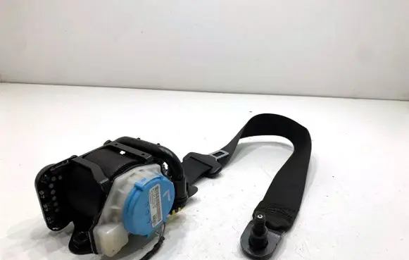 Mercedes-Benz B W246 W242 Front seatbelt 307068099228